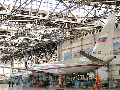 «Нам бы надо в полном объеме восстановить производство продукции двойного назначения и, прежде всего, наше самолетостроение на уровне ОКБ Сухого и «Туполева» (фото: prav.tatarstan.ru)