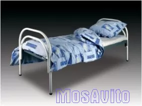 Металлические трехъярусные кровати
