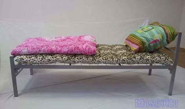 Кровати металлические в разных вариантах конструкций